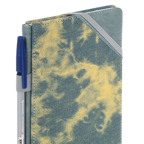 Блокнот А5 135x210 мм BRAUBERG "Denim", ткань/экокожа, резинка, держатель, 80 л., клетка, синий, 117139