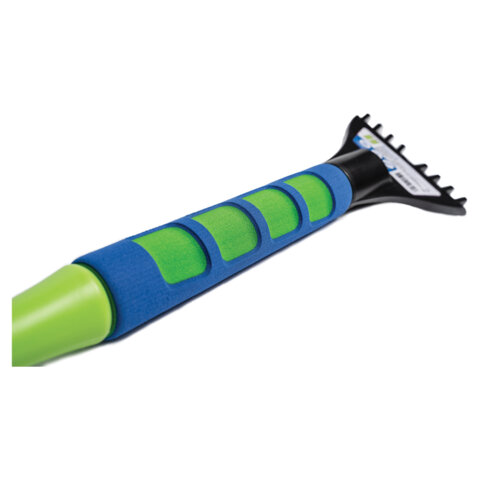 Щетка со скребком для снега автомобильная, мягкая щетина, 63,5см, Oktan, А3-01-01