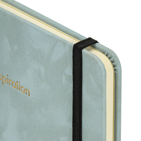 Блокнот А5 138x213 мм, BRAUBERG "Velvet", резинка, держатель, 80 л., клетка, серо-голубой, 116241