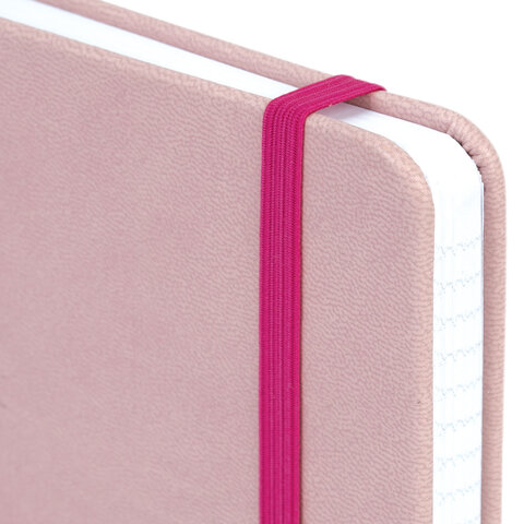 Блокнот А5 135x212 мм BRAUBERG "Edge", под кожу, резинка, держатель, 80 л., клетка, розовый, 117148