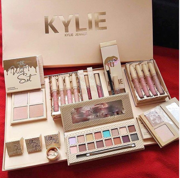 Набор декоративной косметики Kylie Vacation Edition JENNER MAXI