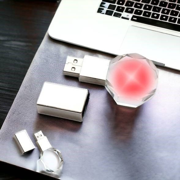 Флешка "Diamond" 16 Гб корпус из прозрачного стекла, Подсветка для легкого обнаружения