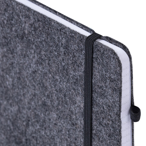 Блокнот А5 138x213 мм BRAUBERG "Voylok", войлок, резинка, держатель, 80 л., клетка, черный, 117134