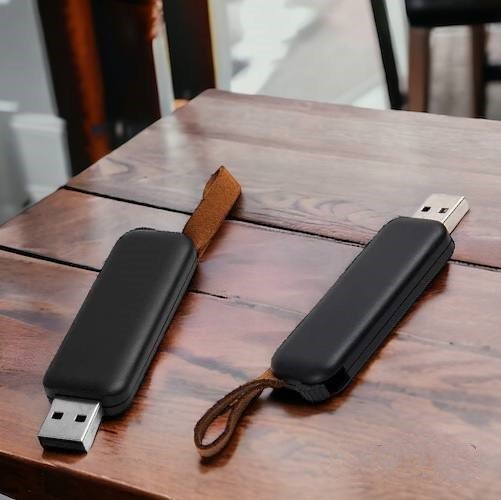 Флешка "Gear Soft" 32 Гб, черная, оснащена выдвижным механизмом