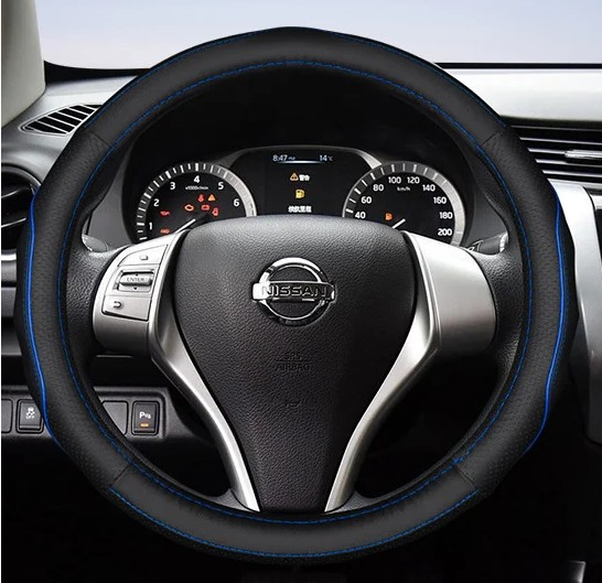 Оплетка - чехол на руль автомобиля классический, экокожа с перфорацией, М 37-39 см