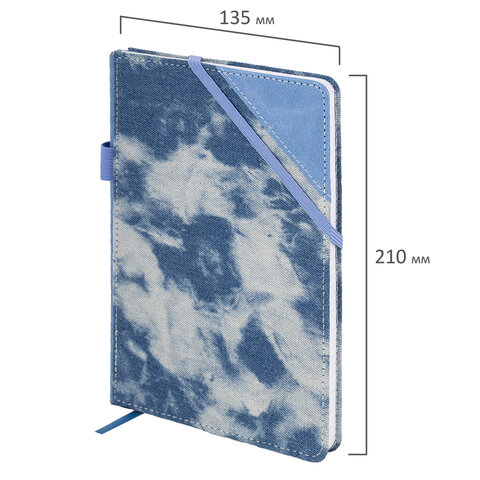 Блокнот А5 135x210 мм BRAUBERG "Denim", ткань/экокожа, резинка, держатель, 80 л., клетка, голубой, 117138