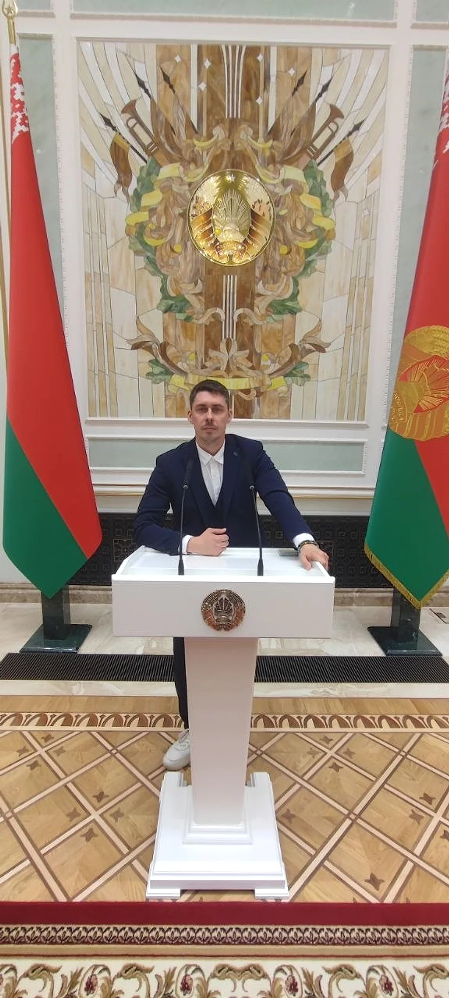 Антон Сергеев в зале Дворца Независимости