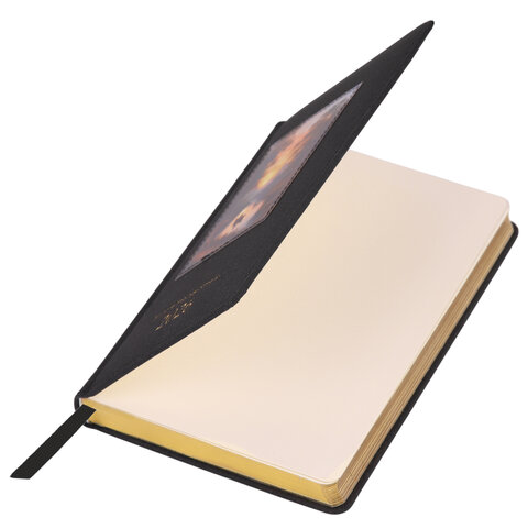 Ежедневник датированный 2026 А5 138х213 мм, BRAUBERG "ArtGallery", под кожу, нашивка, черный, 117405