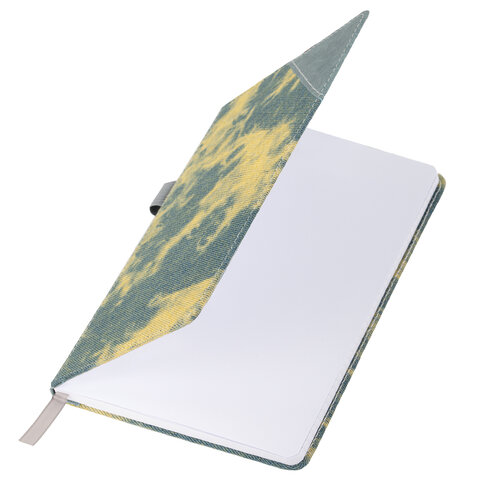 Блокнот А5 135x210 мм BRAUBERG "Denim", ткань/экокожа, резинка, держатель, 80 л., клетка, синий, 117139