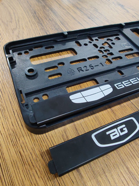 Рамка с планкой для номера автомобиля 527 х 134 мм, Полипропилен + ABS пластик, с ЛОГОТИПОМ