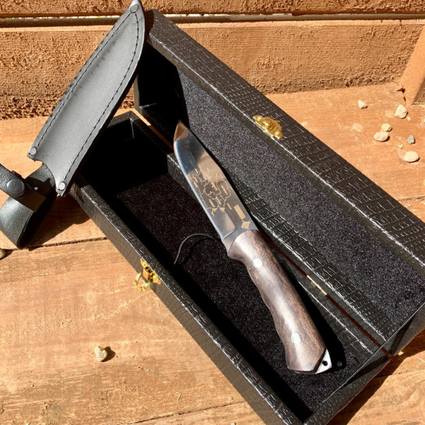 Нож туристический с гравировкой в кожаном футляре Кизляр России