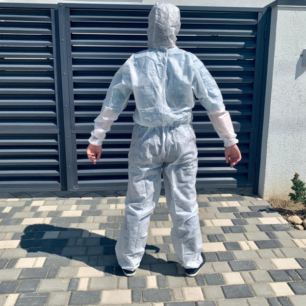 Одноразовый защитный хозяйственно - бытовой комбинезон "Каспер" с капюшоном, 60 г/м спанбонд