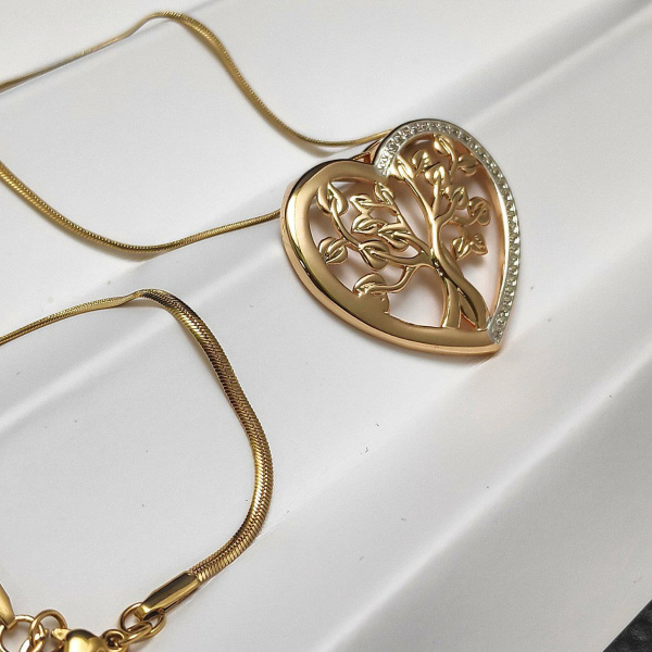 Подвеска Дерево жизни в сердце / Кулон 3,0 см. на цепочке Snake "Сингапур" под золото / Украшение женское на шею в обрамлении камней