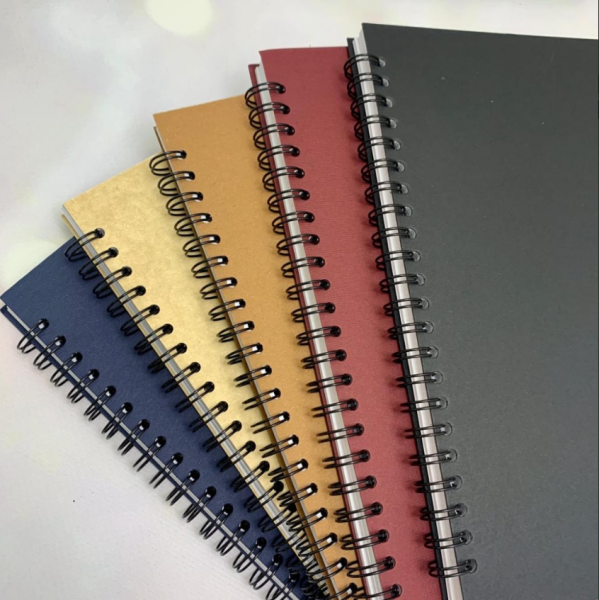 Скетчбук блокнот "Sketchbook" с плотными листами для рисования (А5, бумага в клетку, спираль, 40 листов)
