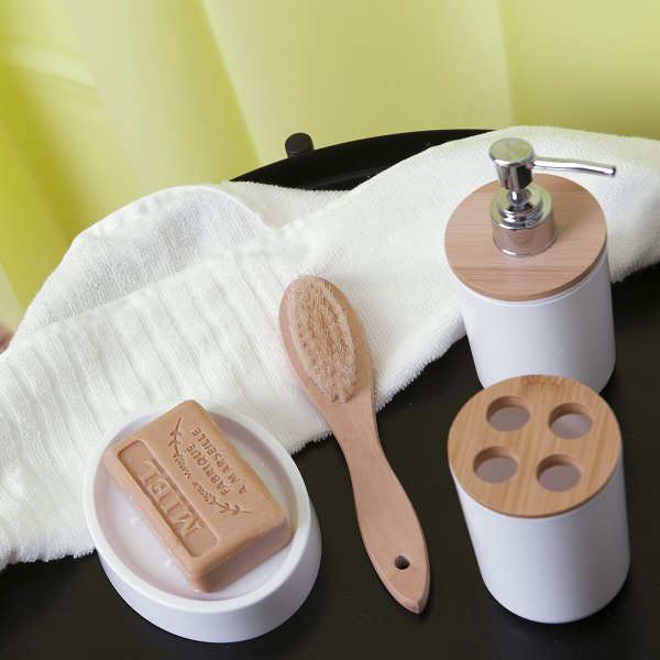 Стакан для зубных щеток пластиковый с бамбуковой крышкой "Fresh"