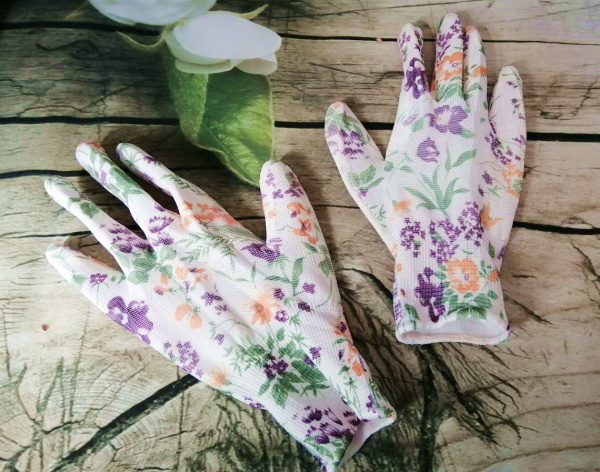 Перчатки нейлоновые тонкие, садовые, с полимерным покрытием ладони и пальцев Голубые