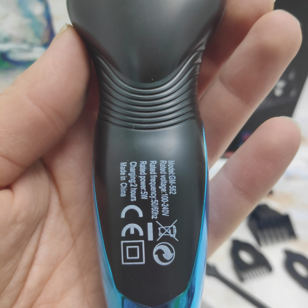 Триммер для стрижки и бритья USB 11 в 1 GEMEI GM-562 ноc, усы, борода, точечный стайлинг тела (10 насадок)