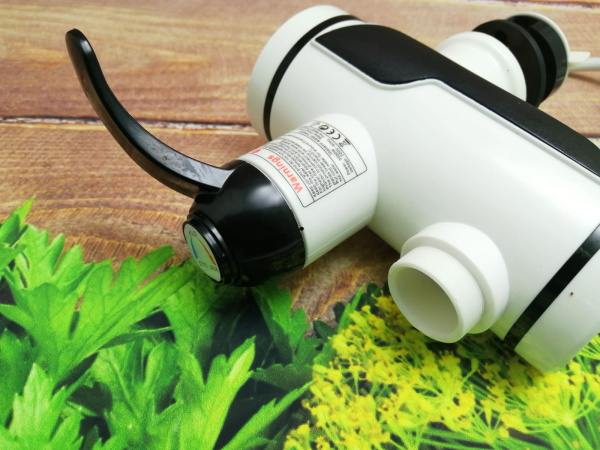 Проточный электрический водонагреватель Instant Electric Heating Water Faucet С дисплеем