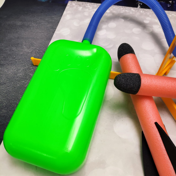 р Ракеты Qunxing Toys 5+ (3 ракеты, шлаИгровой набонг, педальная пусковая установка, подставка)