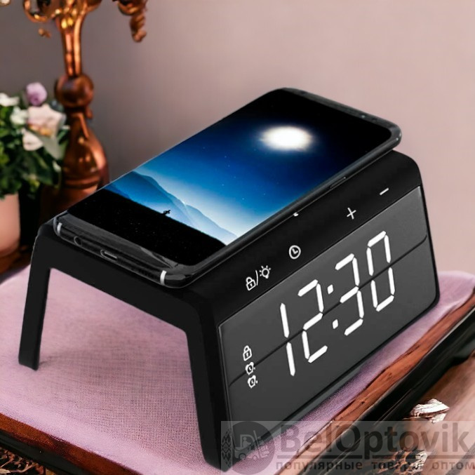 Часы настольные с функцией беспроводной зарядки и RGB подсветкой