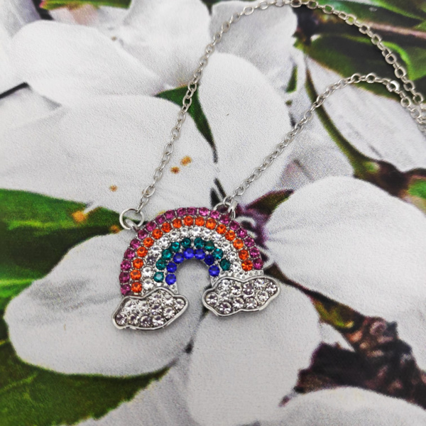 Нежная подвеска на цепочке "Радуга цветная в серебре"