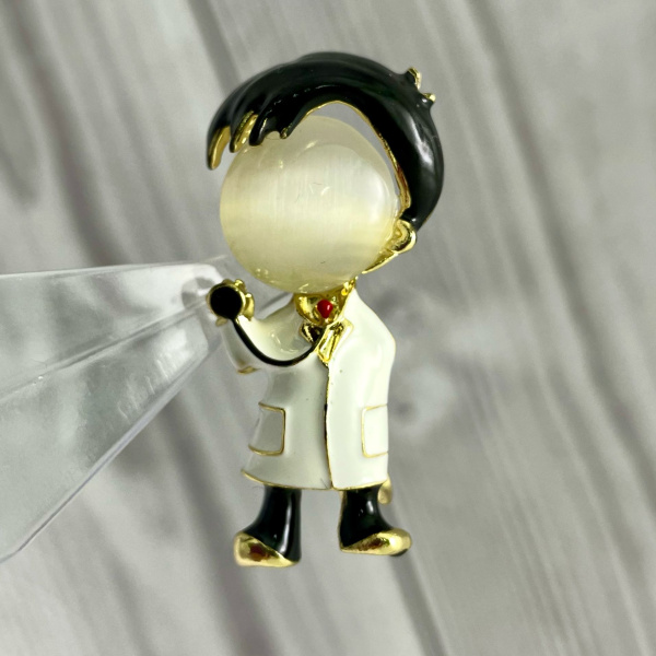 Бижутерия брошь "Доктор" 4 см