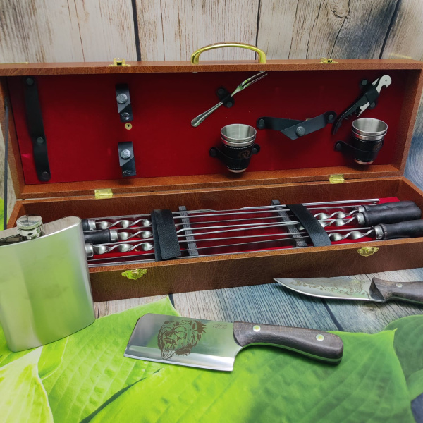 Набор для шашлыка и гриля в чемодане «Барс» 16 предметов