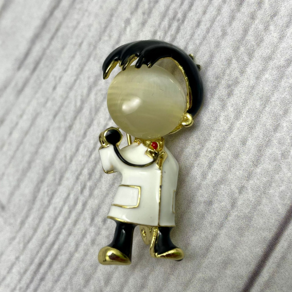 Бижутерия брошь "Доктор" 4 см