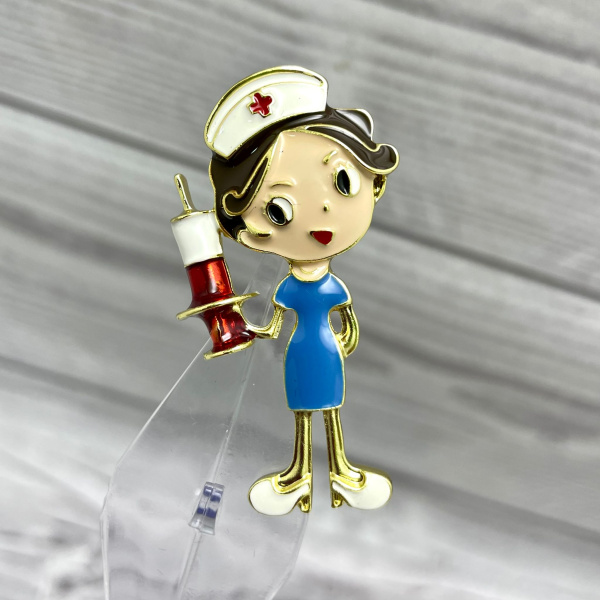 Бижутерия брошь "Медсестра с уколом" 5 см