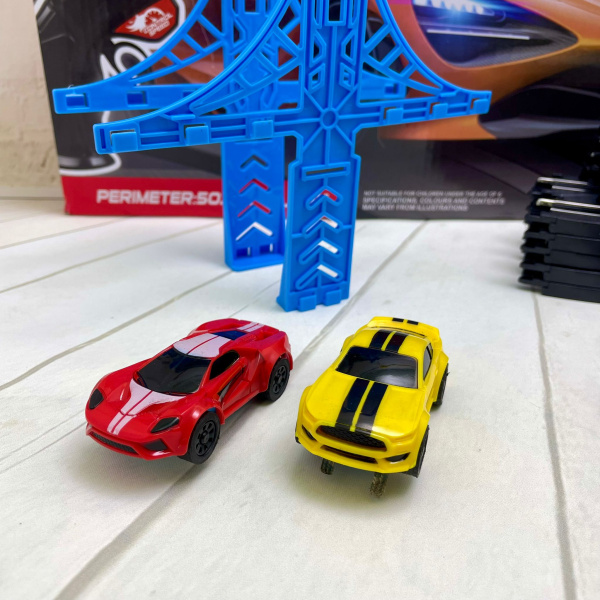 Трек гоночный Slot Racing Управлением джойстиком, 68 элементов, 266 см + 2 машинки