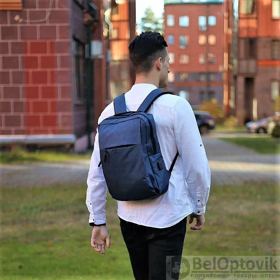 Городской рюкзак Eastpak с USB и отделением для ноутбука до 17" синий