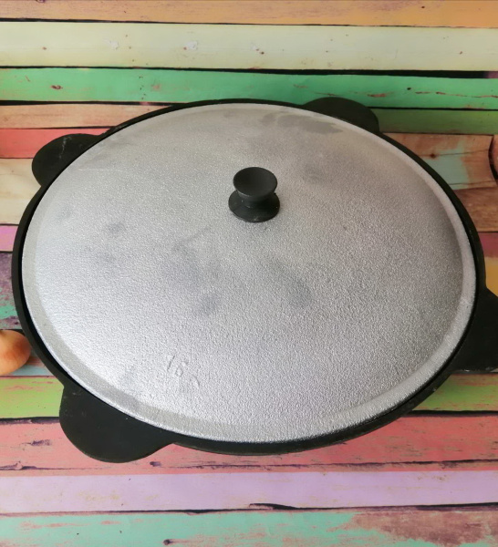 Казан Узбекский чугунный 16 литров с крышкой (круглое дно)