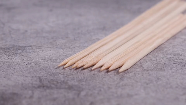 Зубочистки деревянные в баночке 500 штук, заточены с двух сторон