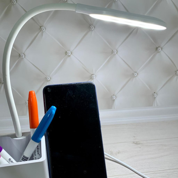 Гибкая настольная лампа - органайзер канцелярский Stark с функцией беспроводной зарядки для смартфона