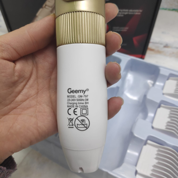 Машинка для стрижки волос Gemei GM-797 универсальная, аккумуляторная, 4 сменные насадки