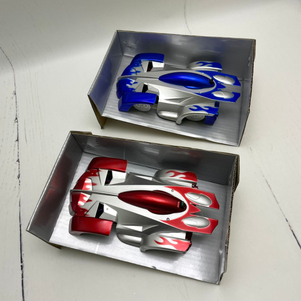 Антигравитационная радиоуправляемая машинка SCRAMBLER (Zero Gravity) Красная