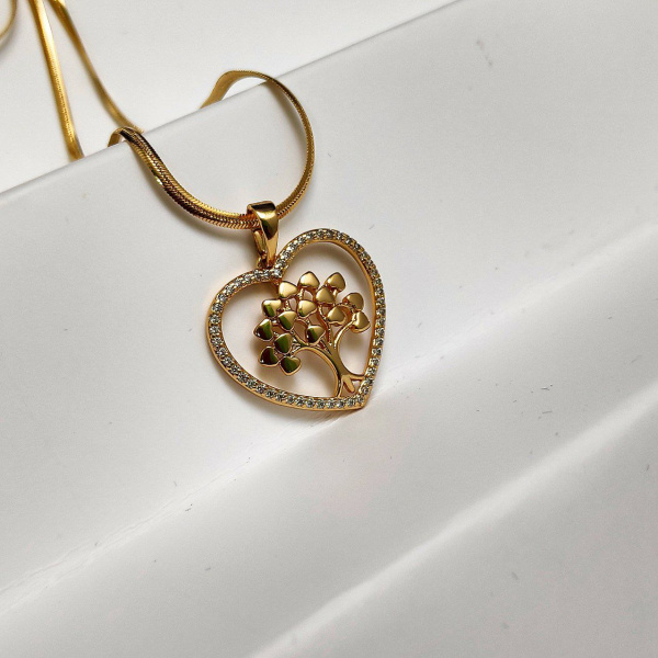 Подвеска Дерево жизни в сердце / Кулон 2,0 см. на цепочке Snake "Сингапур" под золото / Украшение женское на шею в обрамлении камней