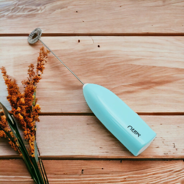 Беспроводной электрический капучинатор KA044 на батарейках, голубой / Взбивание молочной пены для кофе, шоколада, капучино, макиато и других кофейных напитков