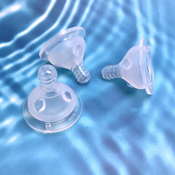 Силиконовая соска (комплект 2 шт) BABY FLOW  с отверстием размера M (средний поток) с 3 месяцев