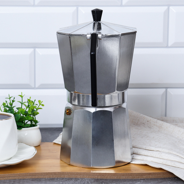 Кофеварка гейзерная 600 мл 12 чашек / LV-12 /уп 24/ 0,586