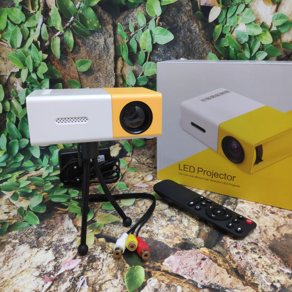 LED Projector портативный переносной проектор светодиодный Aao YG300 (домашний кинотеатр) от сети 220В (без штатива)