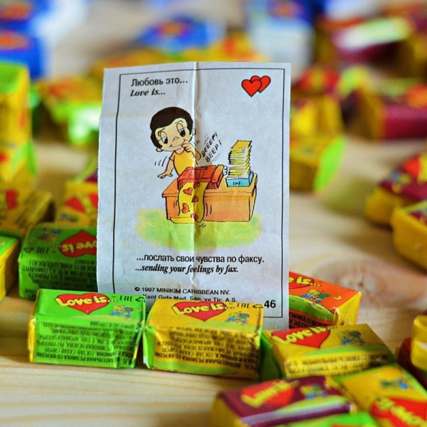 Блок жвачек Love is - Ассорти вкусов 100 штук комплект (5 видов жвачек с разными вкусами)