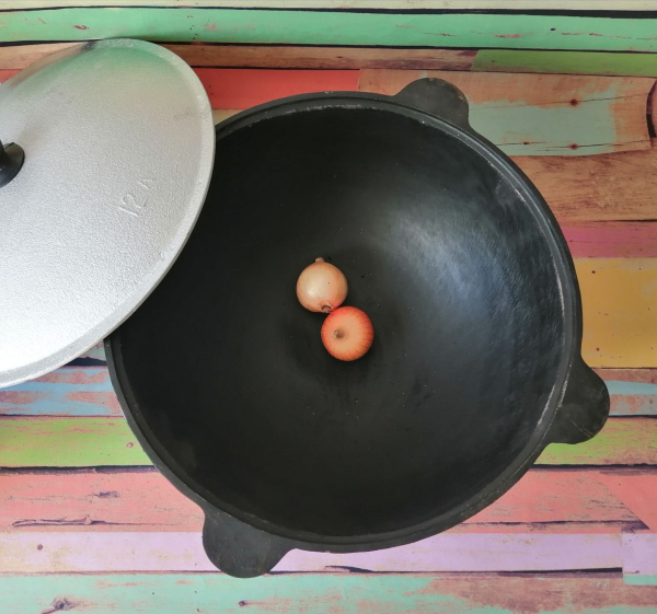 Казан Узбекский чугунный 12 литров с крышкой (плоское дно)