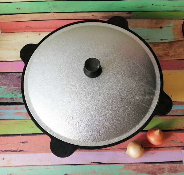 Казан Узбекский чугунный 12 литров с крышкой (плоское дно)