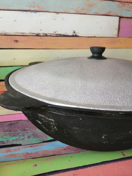 Казан Узбекский чугунный 16 литров с крышкой (плоское дно)