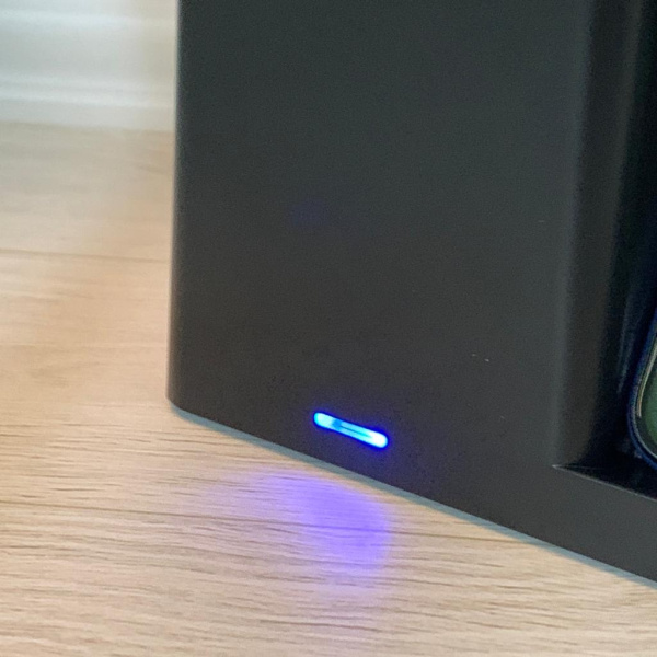 Гибкая настольная лампа - органайзер канцелярский Stark с функцией беспроводной зарядки для смартфона