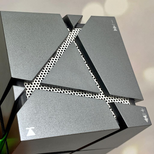 Колонка Bluetooth Q-one Куб (музыка, радио, световые эффекты). Чистый объемный звук