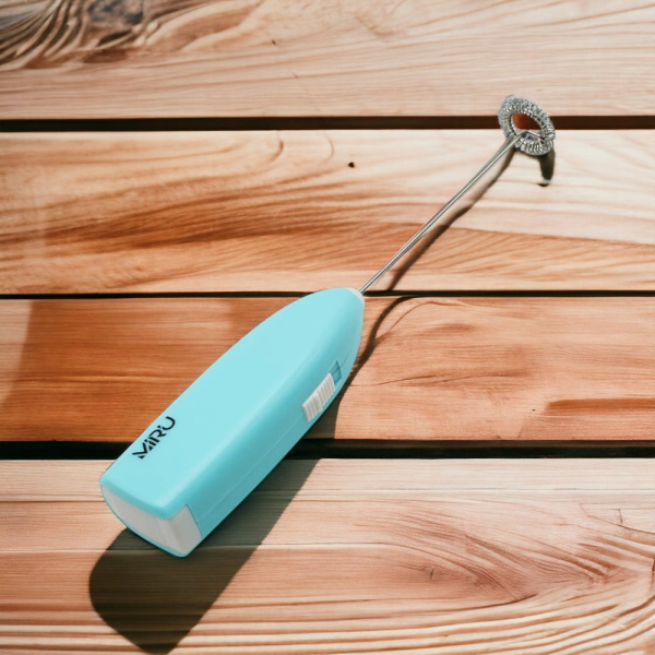 Беспроводной электрический капучинатор KA044 на батарейках, голубой / Взбивание молочной пены для кофе, шоколада, капучино, макиато и других кофейных напитков