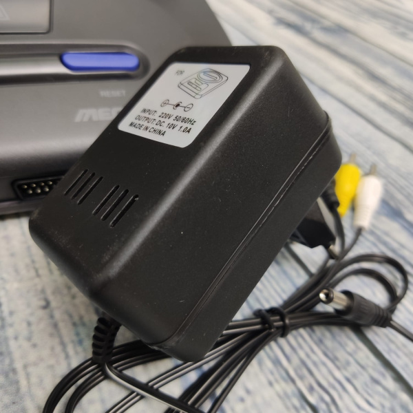Игровая приставка 16 bit Sega Mega Drive 2 (Сега Мегадрайв) 5 встроенных игр, 2 джойстика. Оригинал
