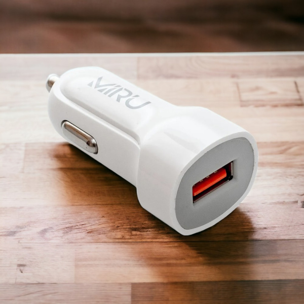 Автомобильное зарядное устройство для телефонов, планшетов Quick Charge 3.0, 3.4 А, USB, белое / Быстрая зарядка